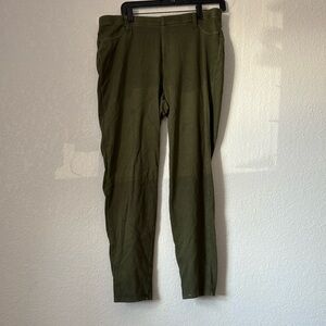 Time Tru green leggings just in time for Christmas